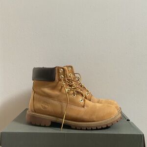 Timberland Youth Wheat Nubuck Boots size 5.5